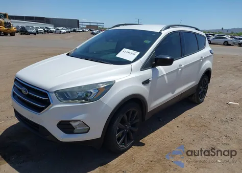 2017 Ford Escape Se z USA, uszkodzony, nr VIN 1FMCU0GDXHUC11426